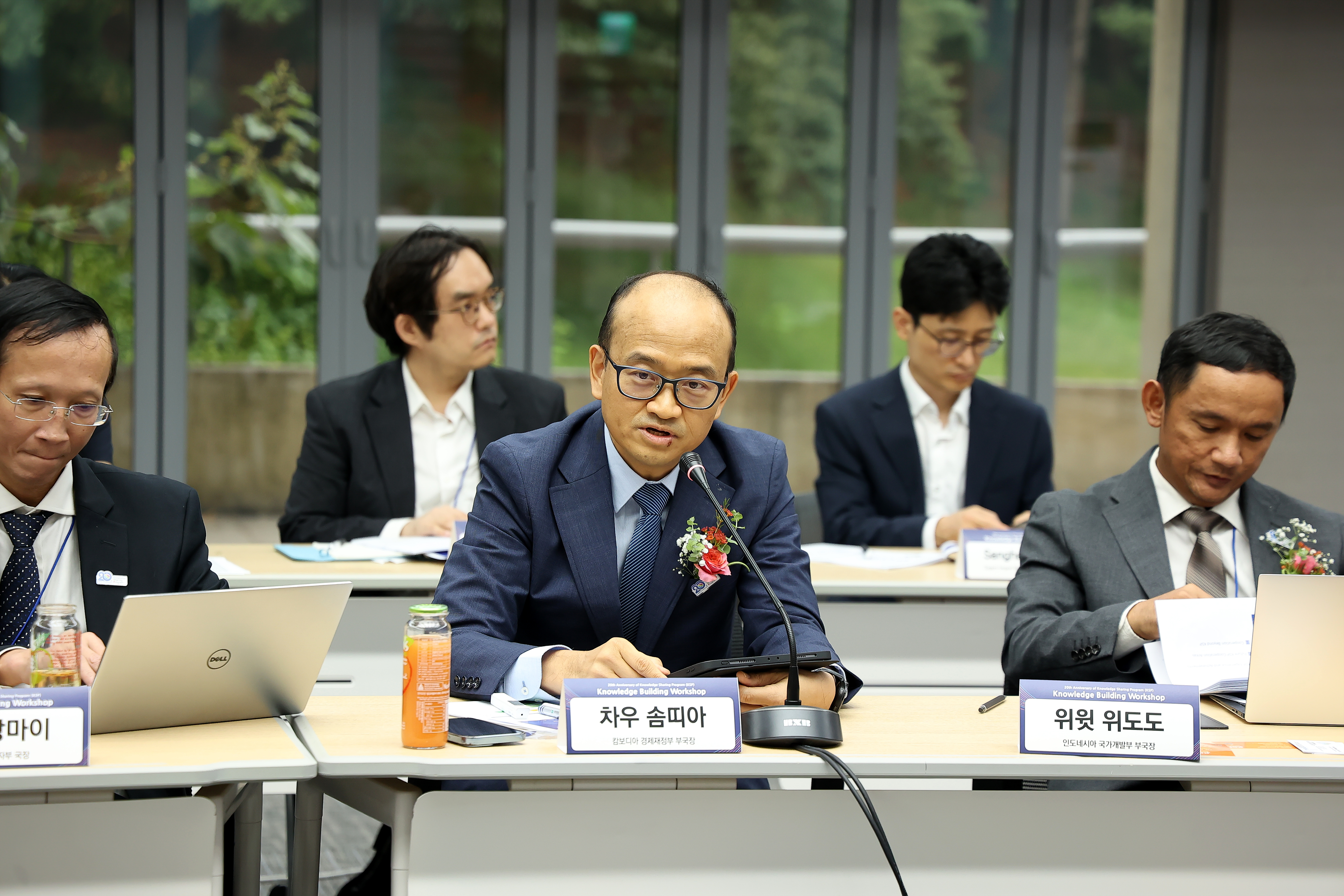 KSP 지식협력 워크숍 제2세션 차우 솜띠아 캄보디아 경제재정부 부국장 발표 모습 (2025.09.05.)